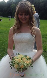 Свадебный букет из фрезий и роз