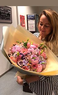 Букет пионов с розами