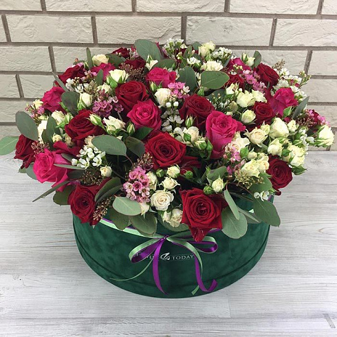 Розы и экзотика в бархатной коробке