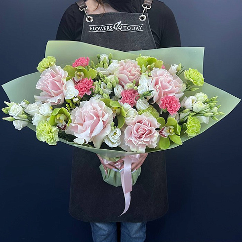 Розы, гвоздики, орхидеи и эустомы