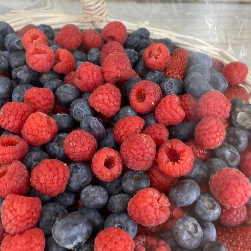 Корзина с ягодами