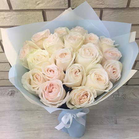 Нежные пионовидные розы