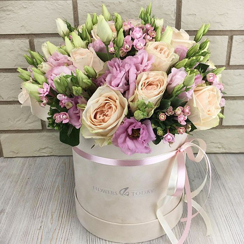 Пионовидные розы с эустомой