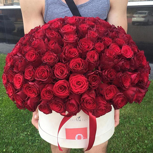 Эквадорские розы в бархатной коробке