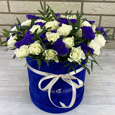 Кустовые розы и статица