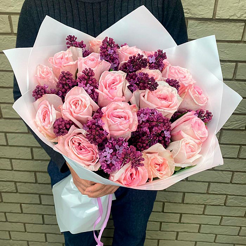 Сирень и пионовидные розы