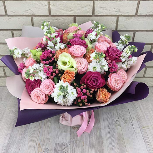 Розы, мотиола, бувардия