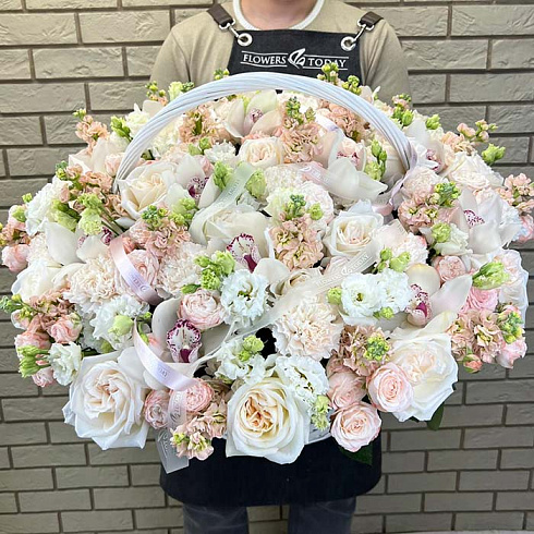 Пионовидные розы, маттиолы, орхидеи