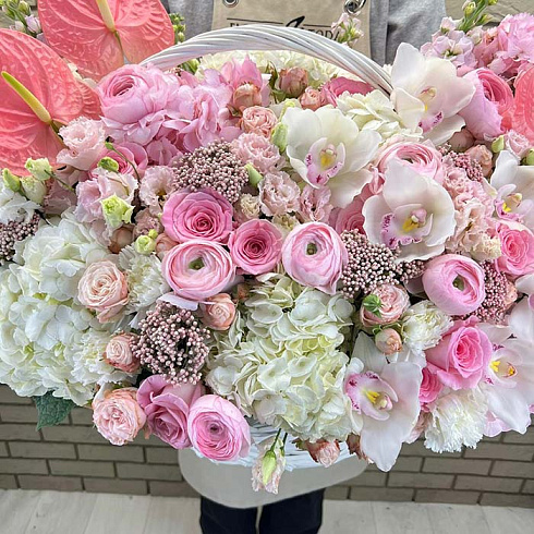 Антириумы, ранункулюсы, гортензии