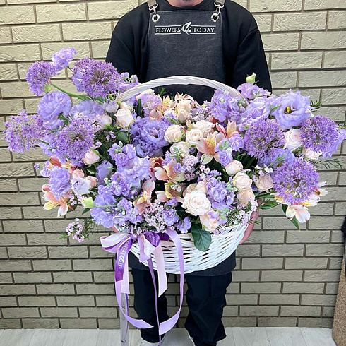 Кустовые розы, эустомы, альстромерии и экзотика