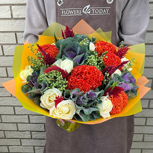 Розы,  целозия, декоративная капуста