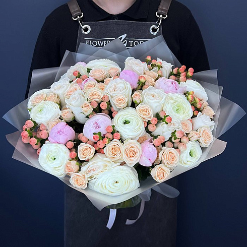 Пионы, ранункулюсы, пионовидные розы