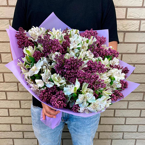 Сирень и альстромерия