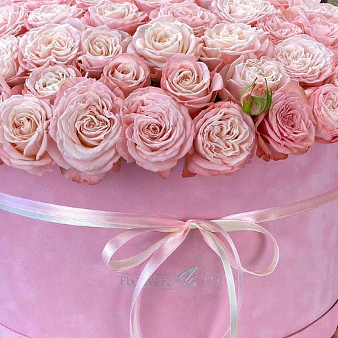 Большая коробка пионовидных роз