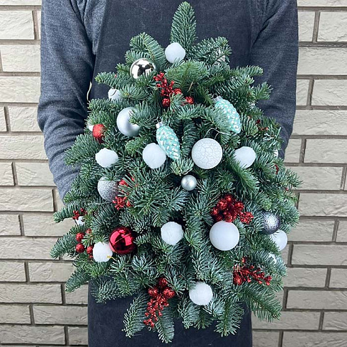 Ёлка с игрушками