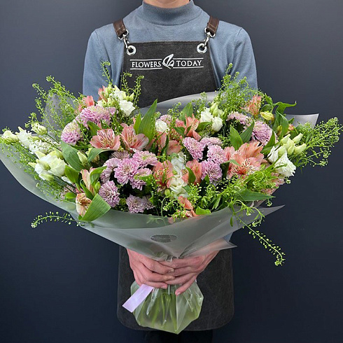 Альстромерии, эустомы и хризантемы