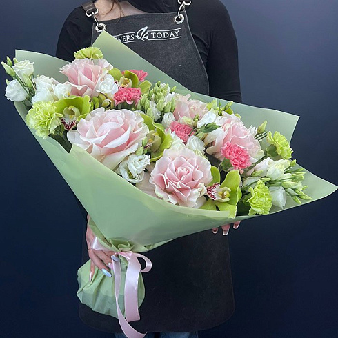 Розы, гвоздики, орхидеи и эустомы