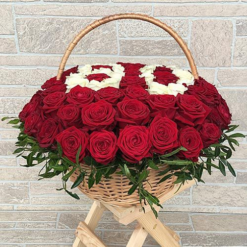 Цифра из цветов в корзине