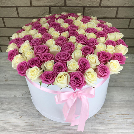 101 роза микс   в коробке
