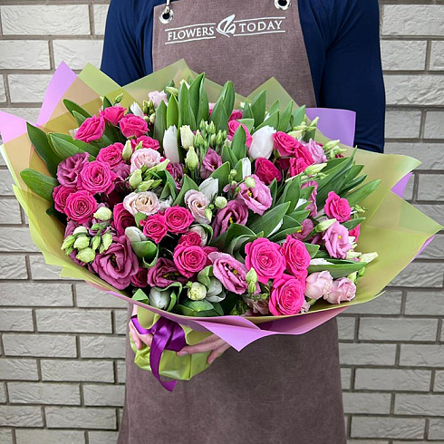 Эустомы, тюльпаны и розы