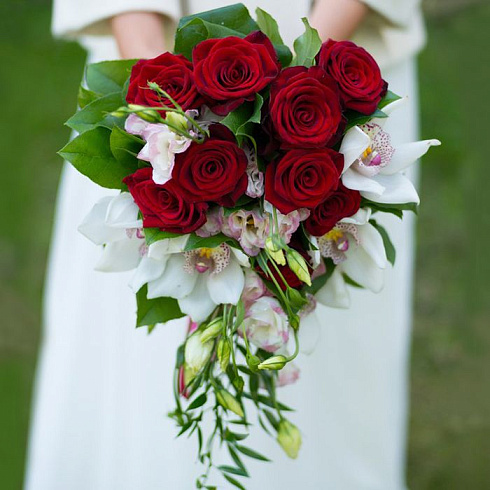 Букет невесты из роз и орхидей