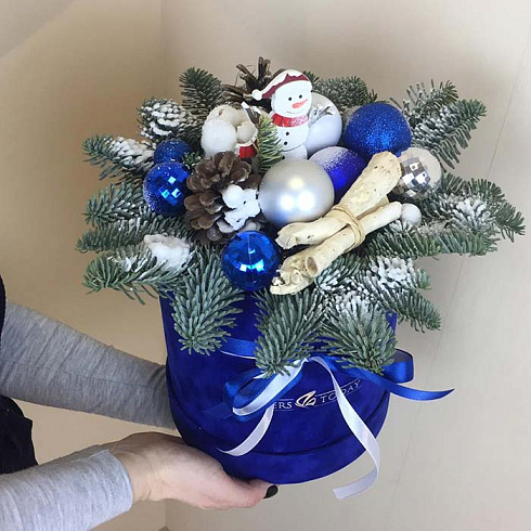 Новогодняя композиция в синей коробке