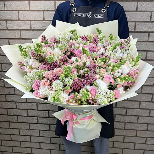 Сирень, розы и экзотика