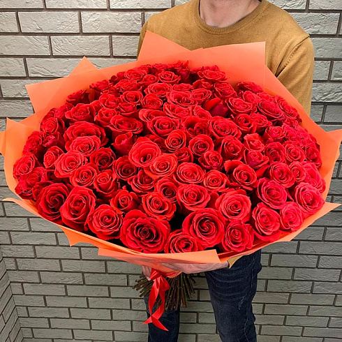 101 алая роза