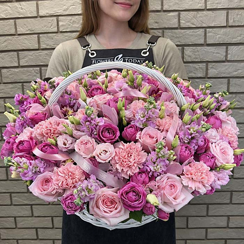 Пионовиные розы, эустомы, орхидеи, гвоздики