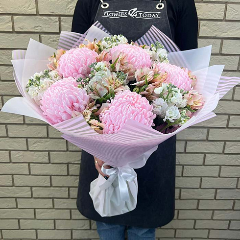 Маттиолы, хризантемы и альстромерии