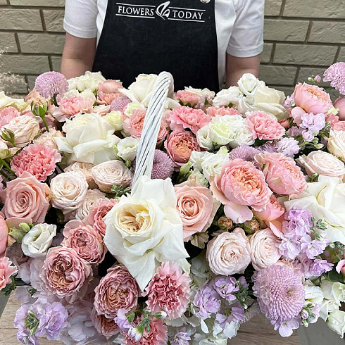 Пионовидные розы, маттиолы, гортензии