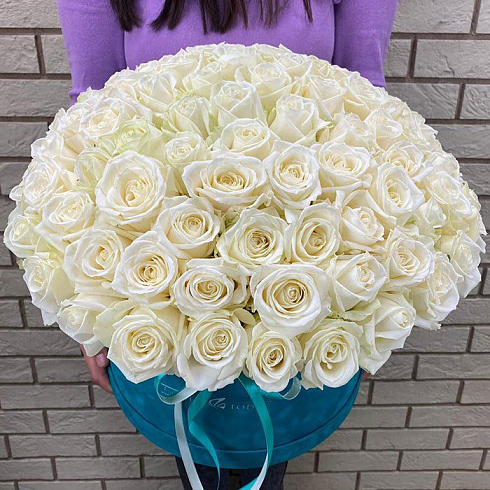 101 белая роза в коробке