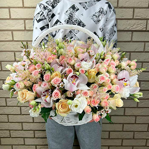 Корзина орхидей, кустовых роз, эустом