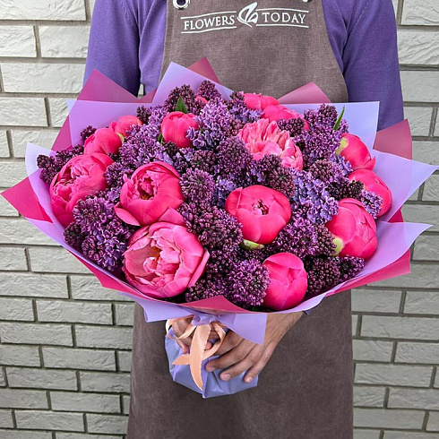 Пионы и сирень