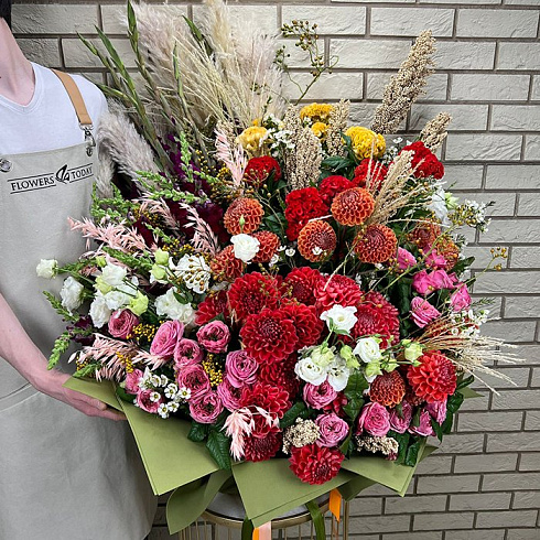 Георгины, розы, эустомы и экзотика