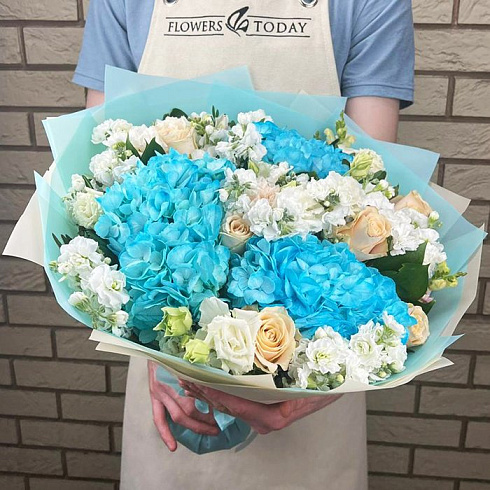 Гортензии, розы, маттиолы