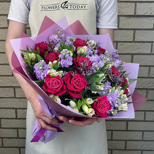 Розы, маттиола и альстромерия