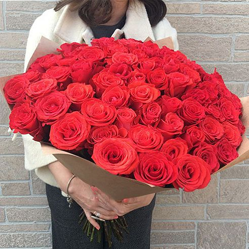 71 алая роза