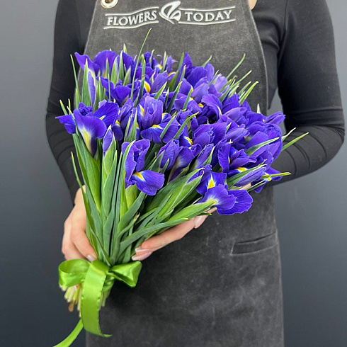 Ирисы с атласной лентой