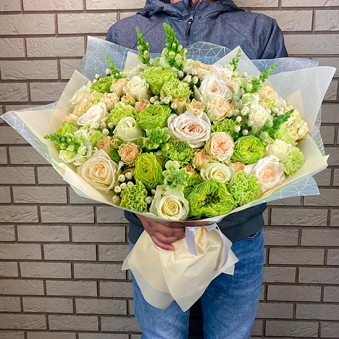 Пионовидные розы, маттиола, экзотика