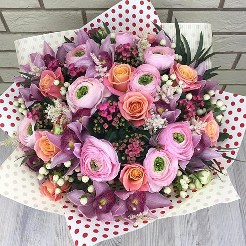 Элитный букет с ранункулюсами и орхидеями