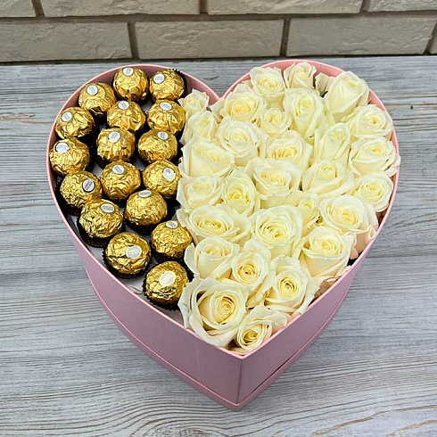 Сердце из роз и конфет