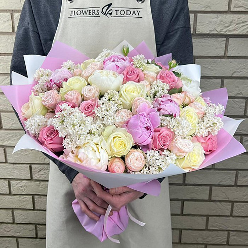 Пионы, пионовидные розы и сирень