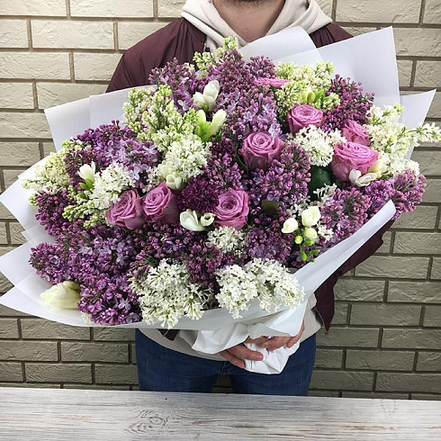 Букет из сирени и роз