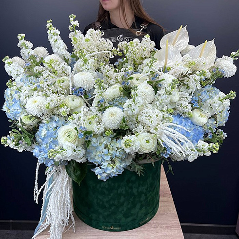 Сирень, ранункулюсы, гортензии