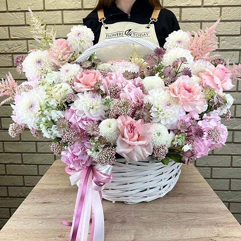 Георгины, розы, маттиолы, гортензии