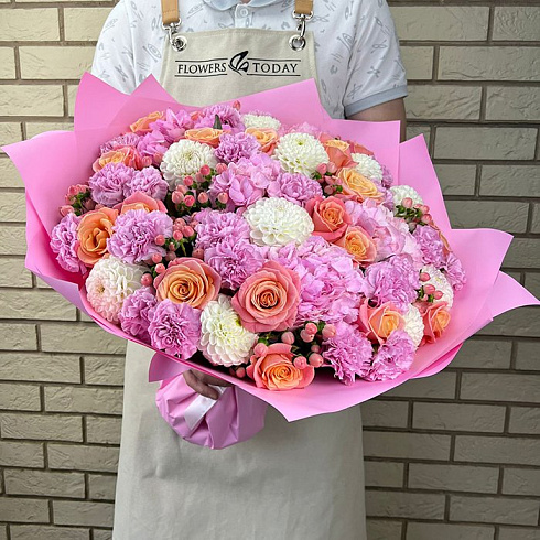 Гортензии, розы, георгины и гвоздики