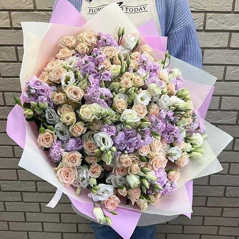 Эустомы, маттиолы, кустовые розы