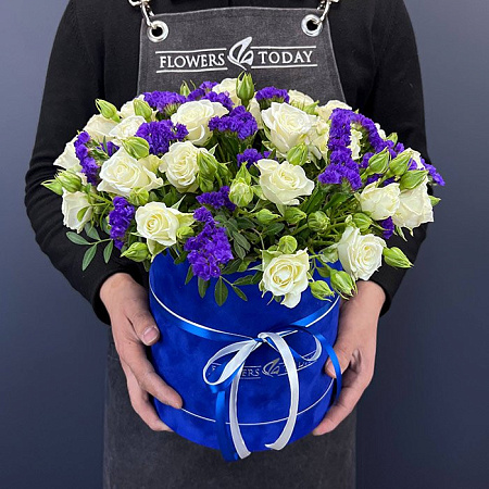 Кустовые розы и статица