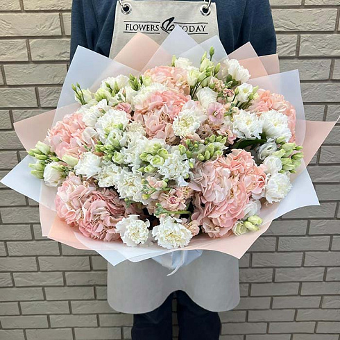 Гортензии, эустомы, гвоздики